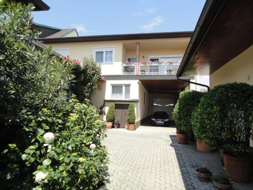 Weingut Sommerhof Moerbisch Am See Exterior photo